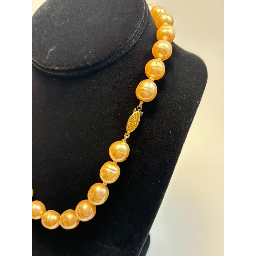 Pearl Necklace with Chunky Faux Pearl Beads Vintage Creamy Peach‎ - Picture 6 of 10